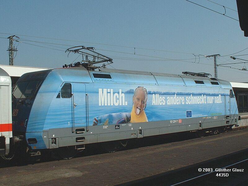 101 029 - 7 mit Werbung  Milch  am 14.04.2003 in Karlsruhe Hbf.