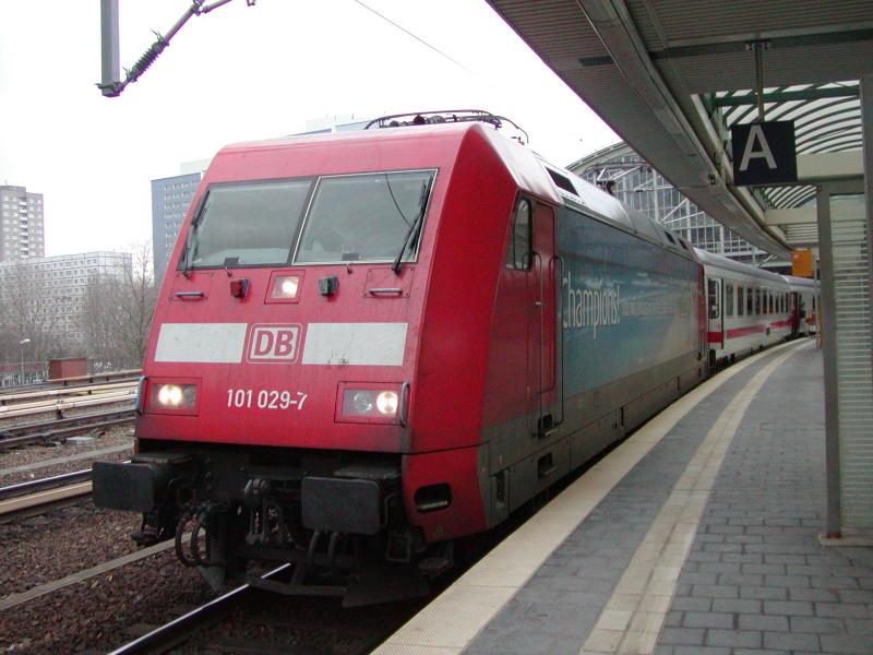 101 029 Canarias am 12.04.2006 in Berlin Ostbahnhof