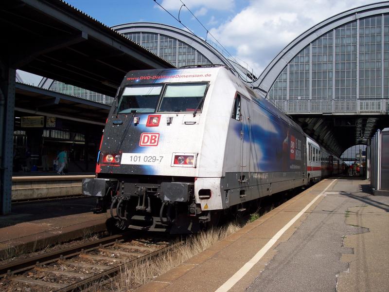 101 029 mit IC in Karlsruhe am 10.8.2005