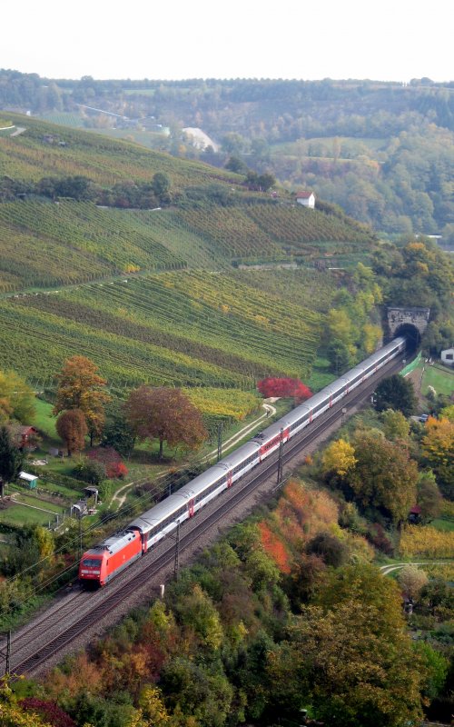 101 030-5 fhrt mit ihrem Eurocity am Isteiner Klotz vorbei. 12. Oktober 2008.