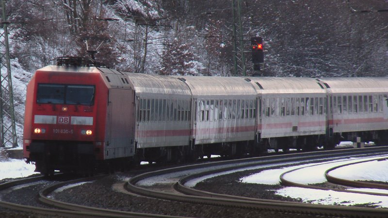101 030-5 mit einem ICE-Ersatzzug bei Fulda Richtung Leipzig am 14.02.09
