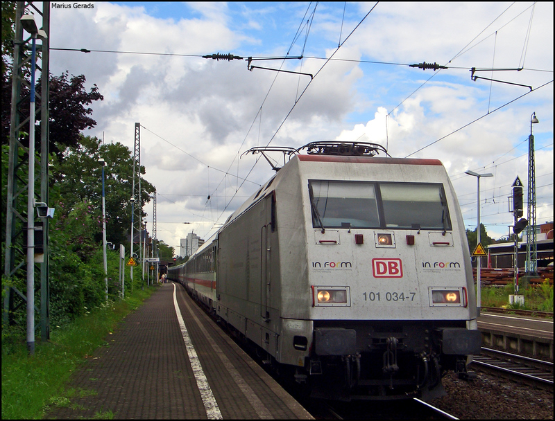 101 034  In Form  mit dem IC 2327 im Bahnhof Bonn-Beuel 19.7.2009