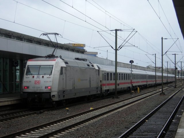 101 034 mit IC2576 am 15.3.09 in Hannover HBF