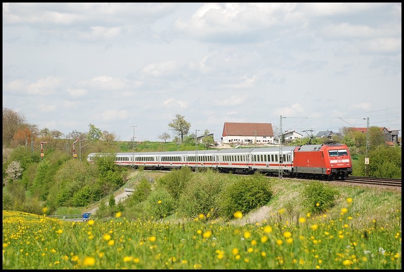 101 034 ist unterwegs nach Karlsruhe Hbf. Aufgenommen am 03.Mai 2008 bei Goldshfe.