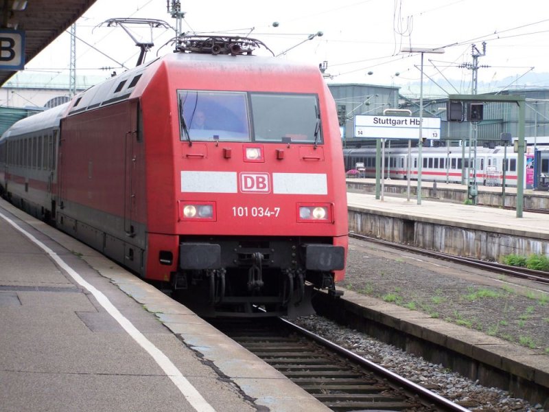 101 034 verlsst am 11.08.2007 mit IC 119 nach Innsbruck Stuttgart Hbf.