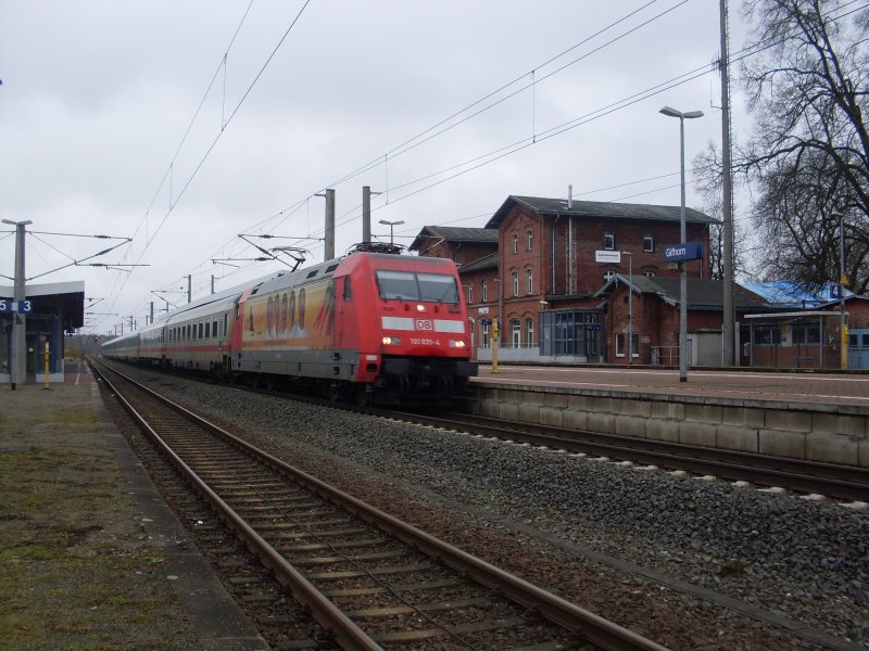 101 035-4 mit einem IC von Berlin nach Bad Bentheim hier zwischen Wolfsburg und Hannover in Gifhorn