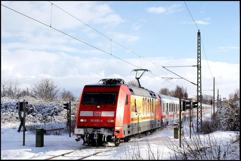 101 035-4 mit IC 2373 Stralsund-Karlsruhe am 17.02.2009 zwischen Hbf Stralsund und Hp Grnhufe.
