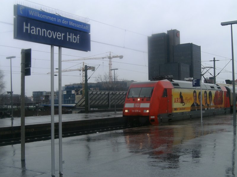 101 035-4 verlsst Hannover