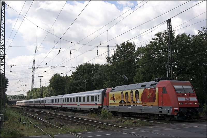101 035 (9180 6101 035-4 D-DB) ist mit dem IC 331 auf dem Weg nach Norddeich-Mole und passiert Recklinghausen-Sd. (20.06.2009)