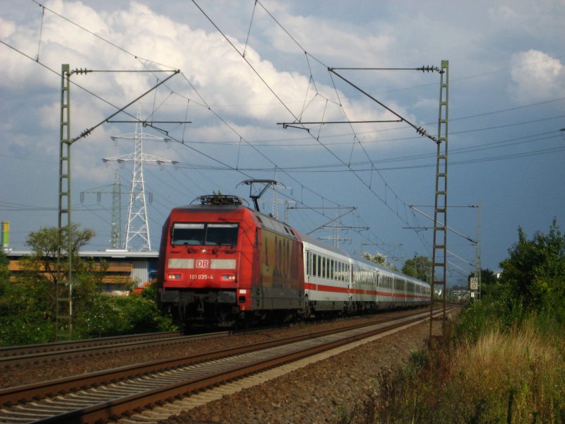 101 035 unterwegs von Mainz in Richtung Bingen im August 2009. Aufgenommen bei Mainz.