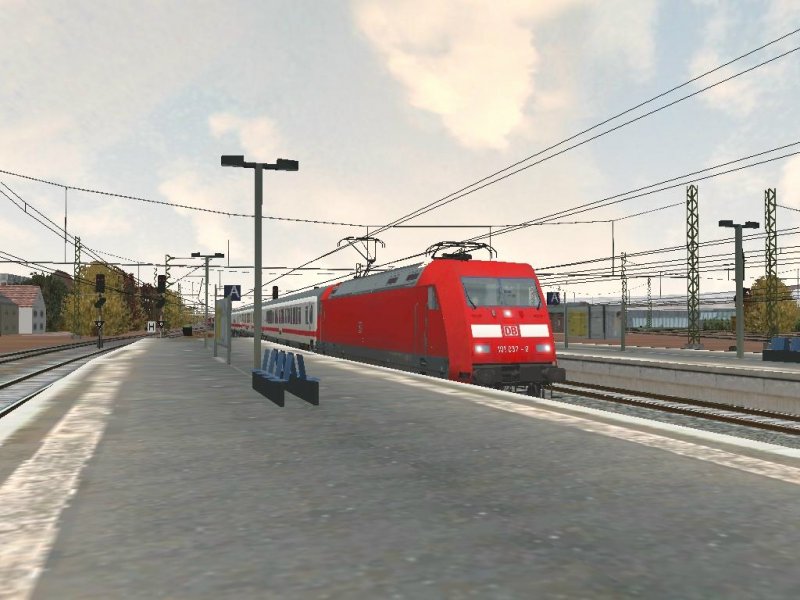 101 037-0 zieht den EC 101 HH-Altona - Chur durch Rastatt