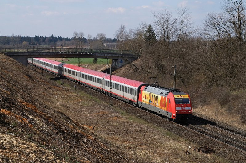 101 037 (ARD Buffet) mit EC 115 bei Hattenhofen (24.03.2008)