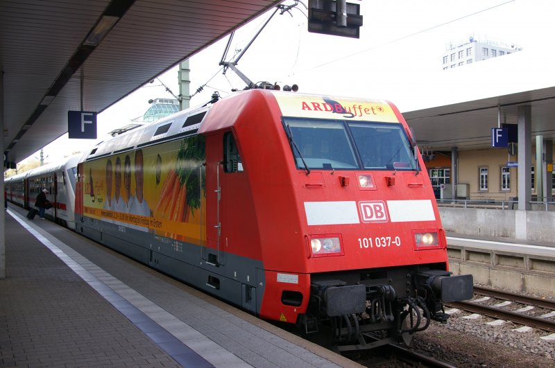 101 037 mit Intercity nach Oberstdorf am 29.04.2008 in Mannheim Hbf