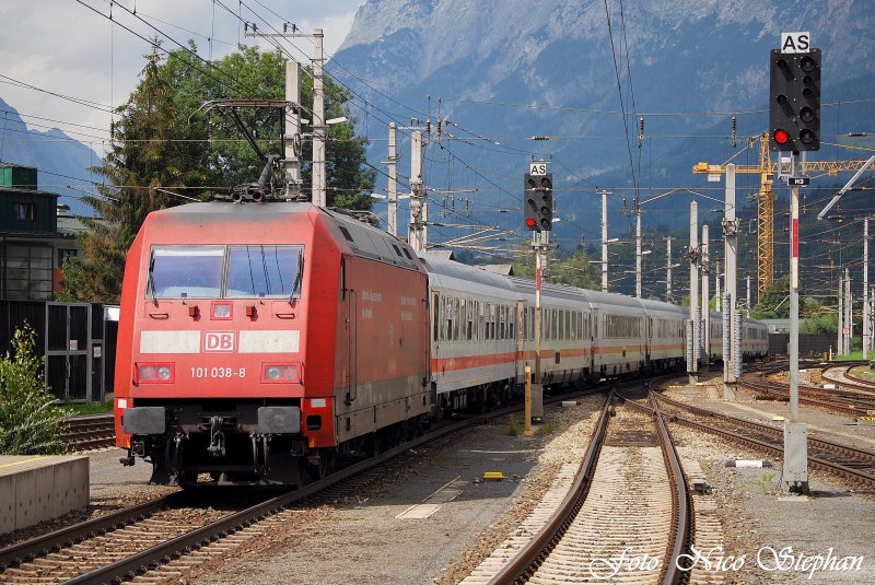 101 038-8 verlsst Bischofshofen mit EC 316 Graz Hbf. - Saarbrcken Hbf. gen Salzburg (sterreichurlaub 13.08.09)