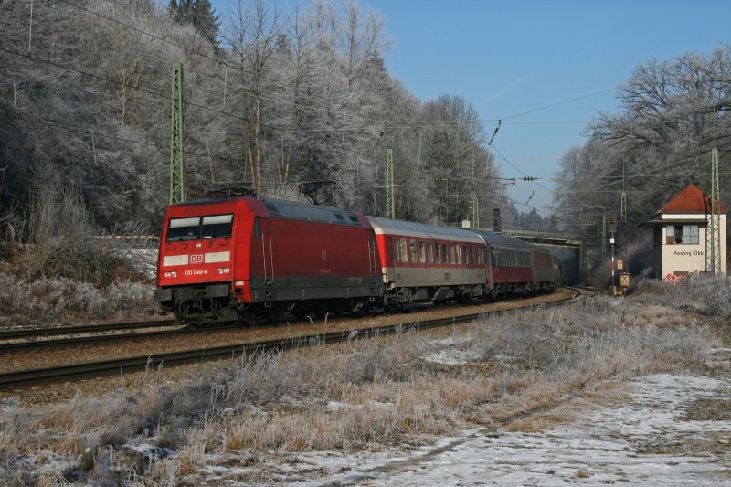 101 040 mit CNL 483 am 17.01.2009 in Aling.