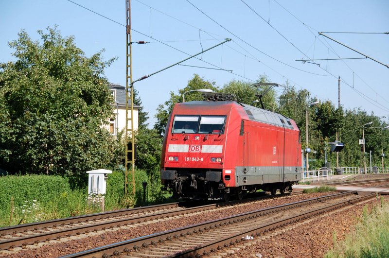 101 043 durchfhrt am 27.07.09 solo Dresden-Stetzsch Richtung Leipzig.