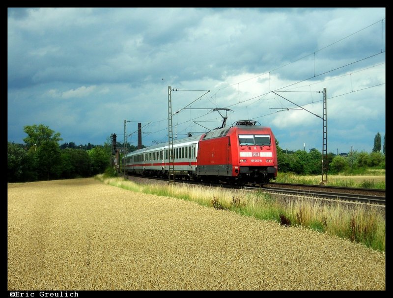 101 043 mit einem IC bei Elze auf dem Weg ins kurvige Leinetal