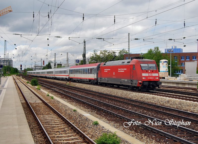 101 045-3 durchfhrt den Mnchner Heimeranplatz mit einem unbekannten IC gen sterreich (Bahnbildertreffen 16.05.09)