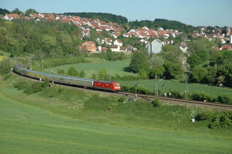 101 045 vor EC 60 am 27.05.2005 bei Lonsee