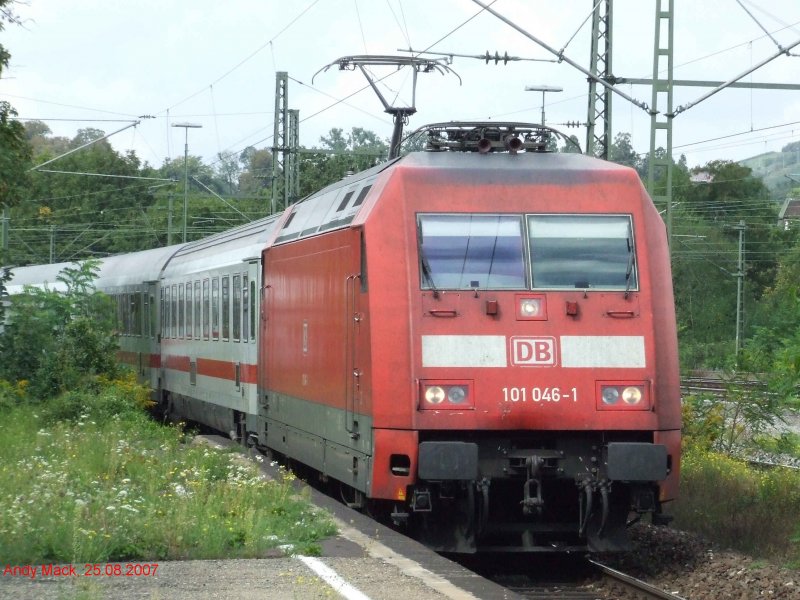 101 046 durchfhrt Bad Cannstatt mit einem IC Richtung Mnchen (08/2007)