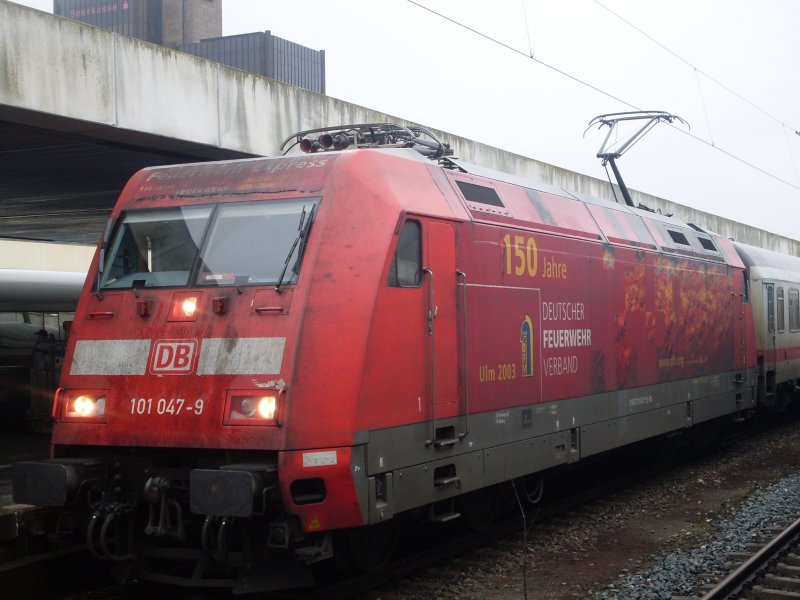 101-047-1 der Feuerwerhrexpress mit dem IC 2046 am 21.02.2009 in Hannover HBF