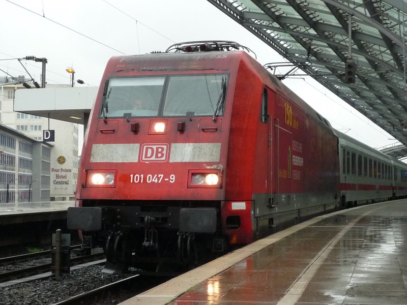 101 047-9  Deutscher Feuerwehrverband  steht mit dem IC 2044 aus Leipzig Hbf in Kln Hbf. 17.04.09