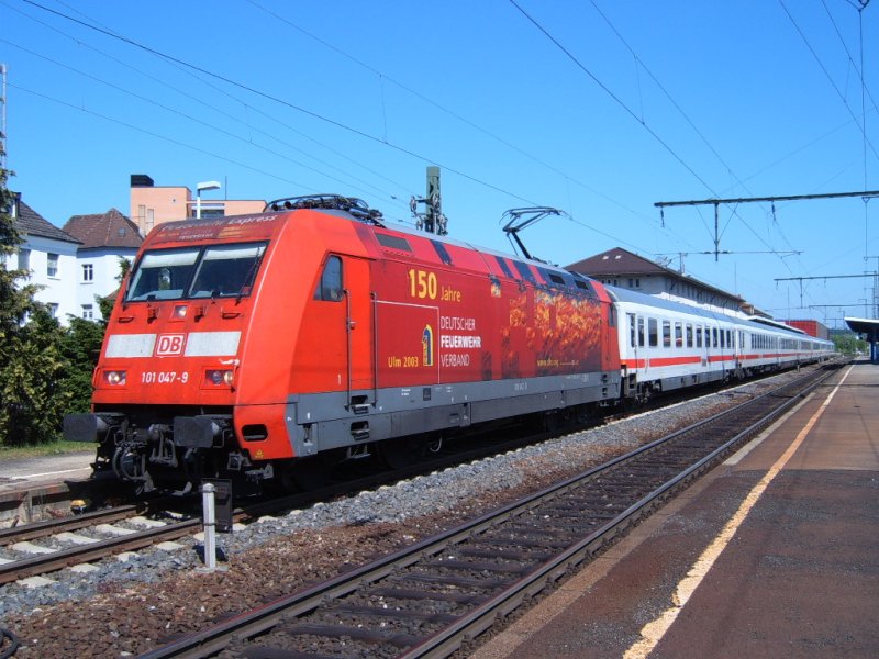 101 047-9  Feuerwahr-Express  am 19.05.07 mit IC 2160 von Nrnberg HBF nach Karlsruhe HBF. Hier auf Gleis 1 des Aalener Bahnhofs.