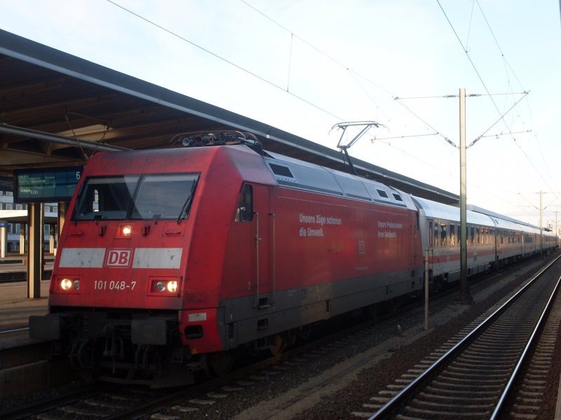 101-048 mit ein IC auf dem Weg von Leipzig nach Kln am 18.02.2009 in Braunschweig HBF
