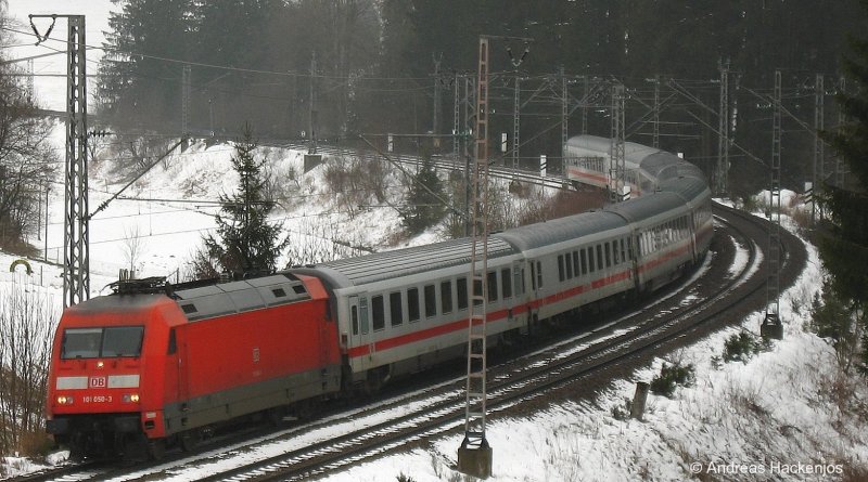 101 050-3 mit dem IC 2006 nach Dortmund Hbf am km 69,0 8.3.08