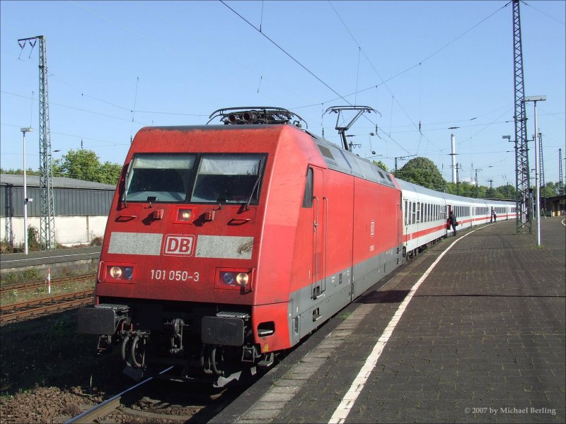 101 050-3 mit ihrem IC436 nach Luxenbourg beim Halt in Wanne-Eickel Hbf. 24.9.07