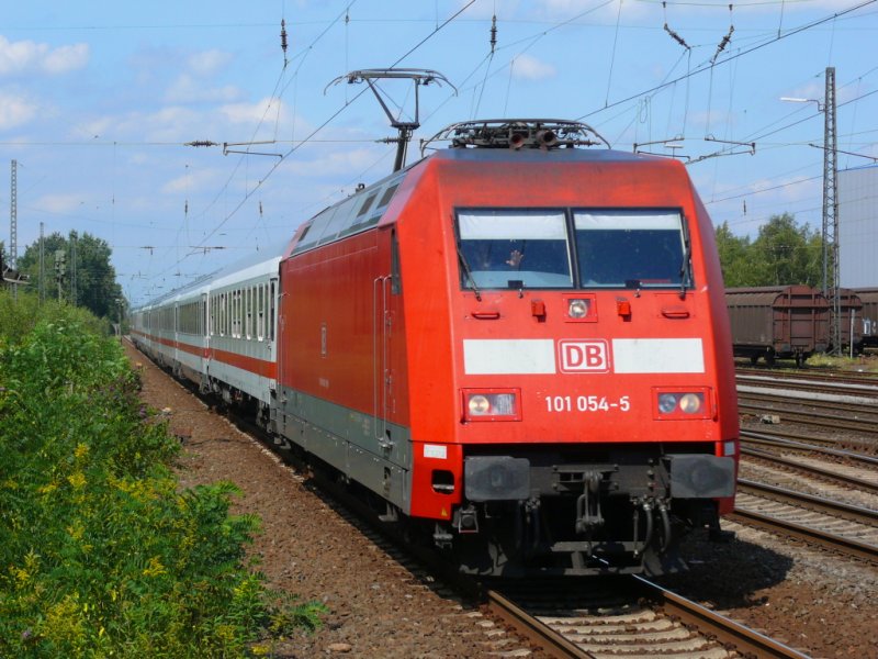 101 054-5 bei der Durchfahrt in Recklinghausen-Sd 27.8.2009