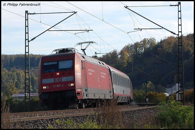101 057-8 kommt am 29.09.07 mit EC 114  Wrthersee  von Klagenfurt nach Dortmund bei Urspring an der KBS 750 (Filsbahn) in Richtung Stuttgart entgegen.