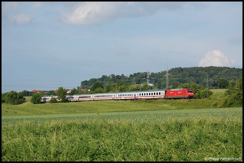 101 058 PEP befrdert am Abend des 03.06.08 IC 2062 von Nrnberg Hbf nach Karlsruhe Hbf, aufgenommen am Km 76,8 der Remsbahn (KBS 786) bei Aalen-Hofen.