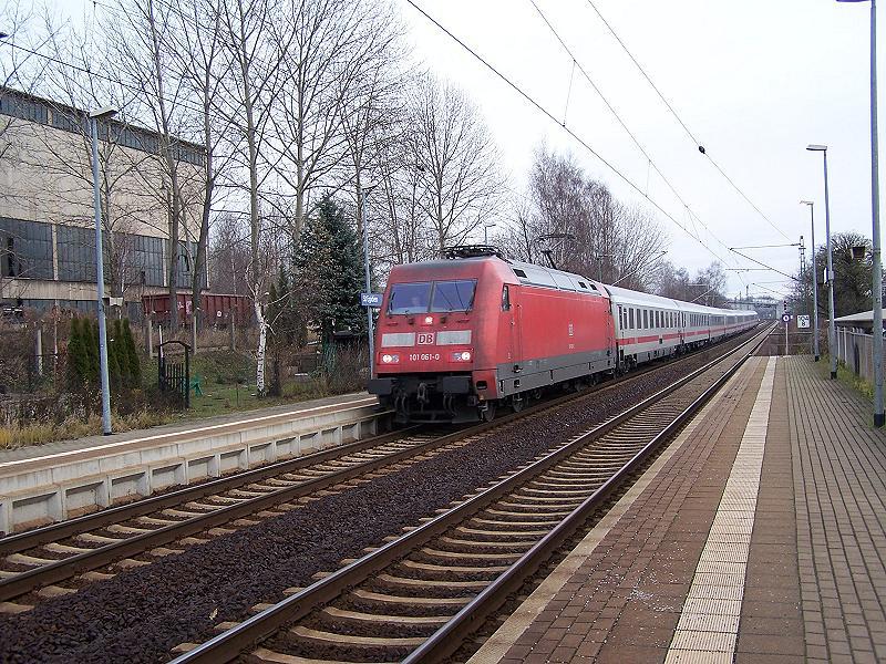 101 061 mit IC nach Karlsruhe durchfhrt St. Egidien am 11.12.2005