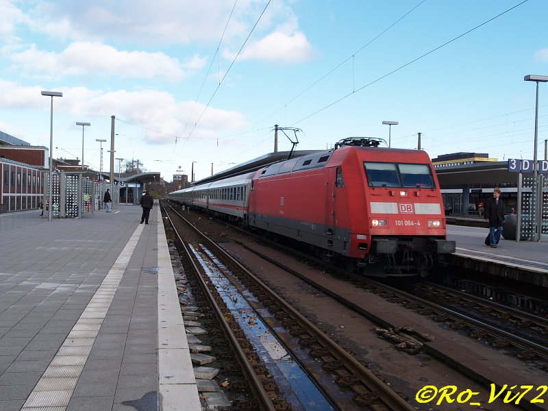 101 064-4 mit IC 2115 (Stralsund-Stuttgart). Bochum Hbf. 11.11.2007.