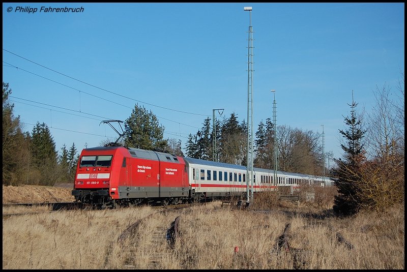 101 066-9 PEP schiebt zur Vormittagszeit des 03.02.08 IC 2065 von Karlsruhe Hbf nach Nrnberg Hbf, aufgenommen in Goldshfe. Nimmts mir nicht bel wegen dem Mastschatten auf der Lok...^^