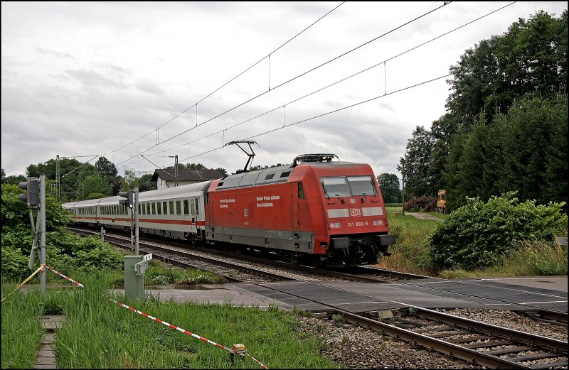 101 066 schiebt den IC 2293 nach Salzburg Hbf. (09.07.2008)
