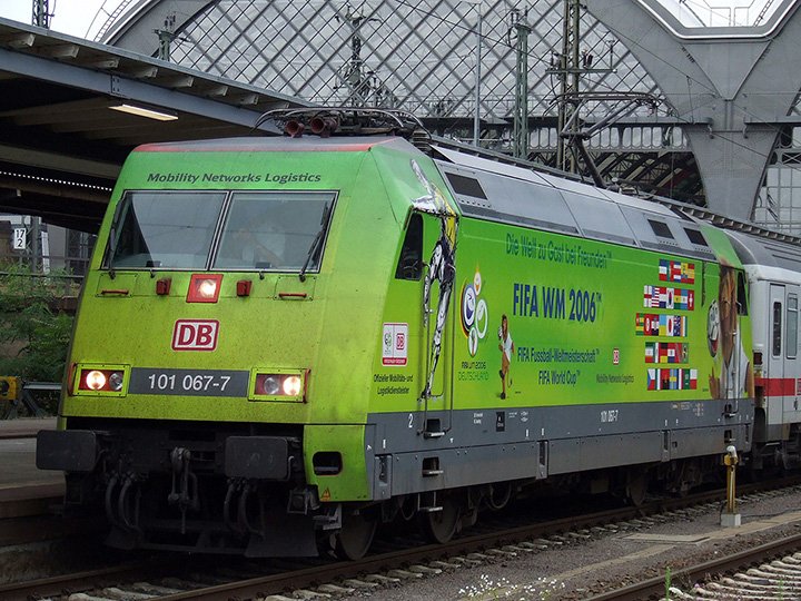 101 067-7 am 14.07.06 in Dresden Hbf.