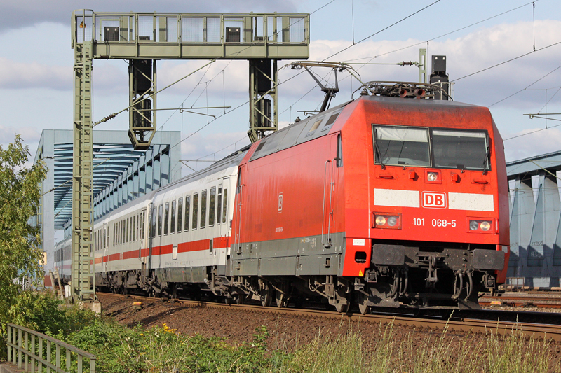 101 068-5 an der Sderelbbrcke in Hamburg , am 11,09,09