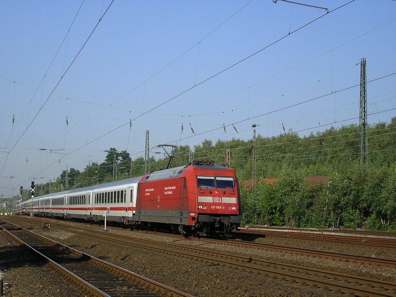 101 069-3 mit IC 2310 nach Westerland/Sylt.(15.08.2008)