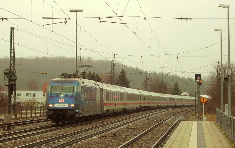 101 070-1  Adler Mannheim  mit dem EC 114 Klagenfurt - Dortmund Hbf. 22.12.08