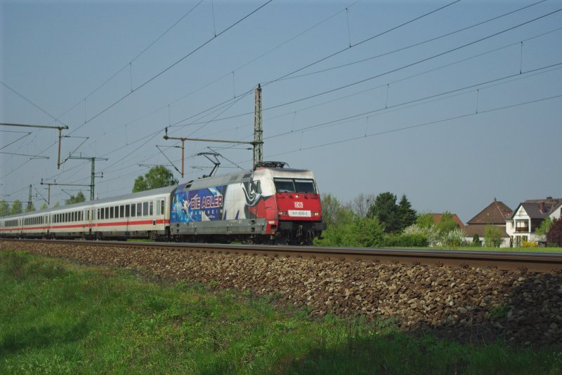 101 070-1  Adler Mannheim  mit IC Richtung Leipzig. Aufgenommen bei voller Fahrt durch Gmmer am 15.04.2009.