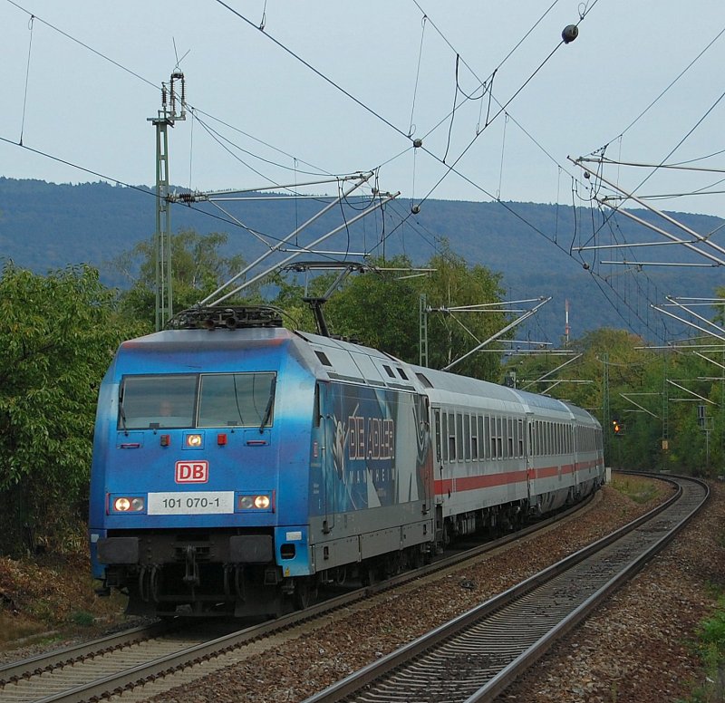 101 070-1  Adler Mannheim  mit IC 2318, Stuttgart Hbf - Dortmund Hbf in Heidelberg Pfaffengrund/Wieblingen. 02.09.2009