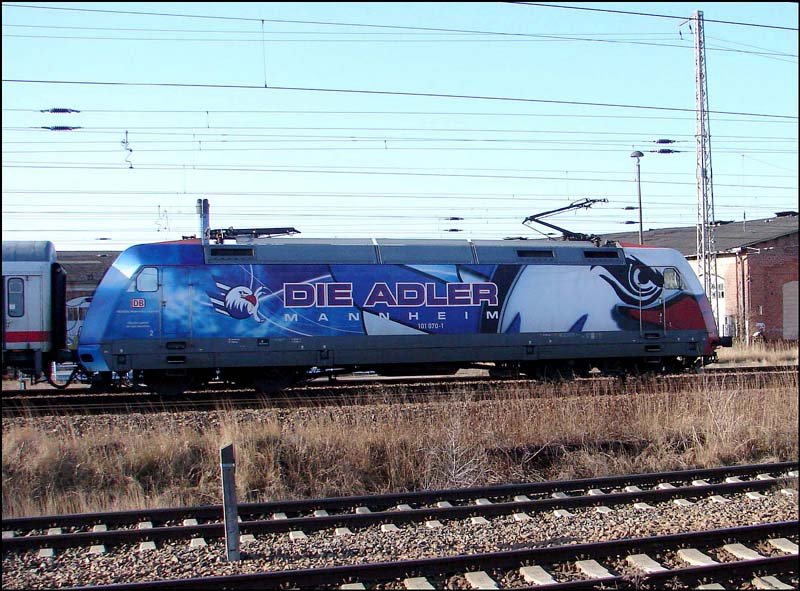 101 070-1 Die Adler wieder in Stralsund. Hier schiebt sie den IC2454 nach Dsseldorf. (am 03.02.07)