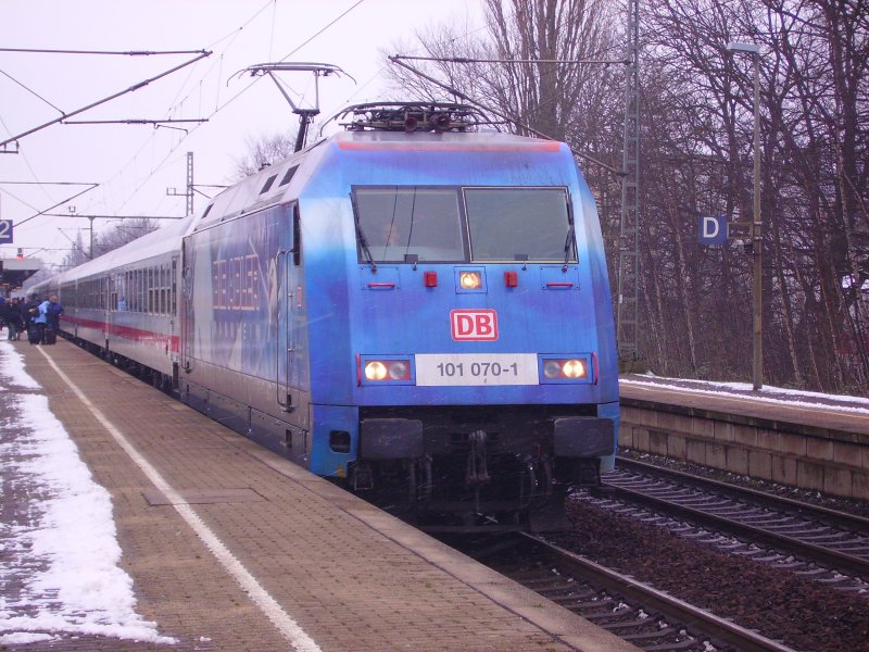 101 070-1 mit IC 1971 nach Berlin Hbf am 9.2.07 in Elmshorn.