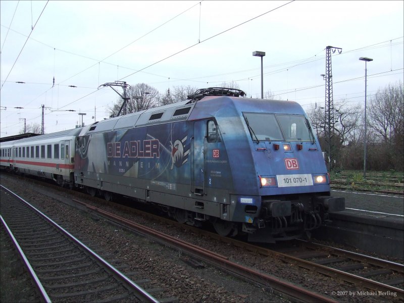 101 070-1 mit IC 435 nach Norddeich Mole beim halt in Wanne-Eickel Hbf. 15.12.07