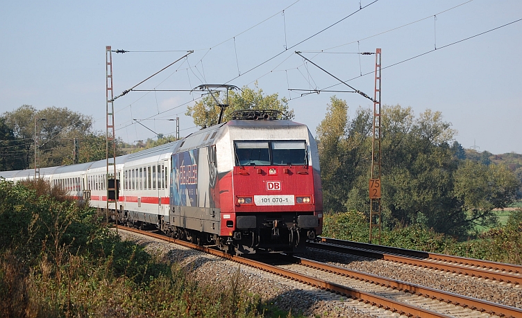 101 070  Adler Mannheim  am 26.9.2009 durch Einbeck-Salzderhelden mit IC 2376