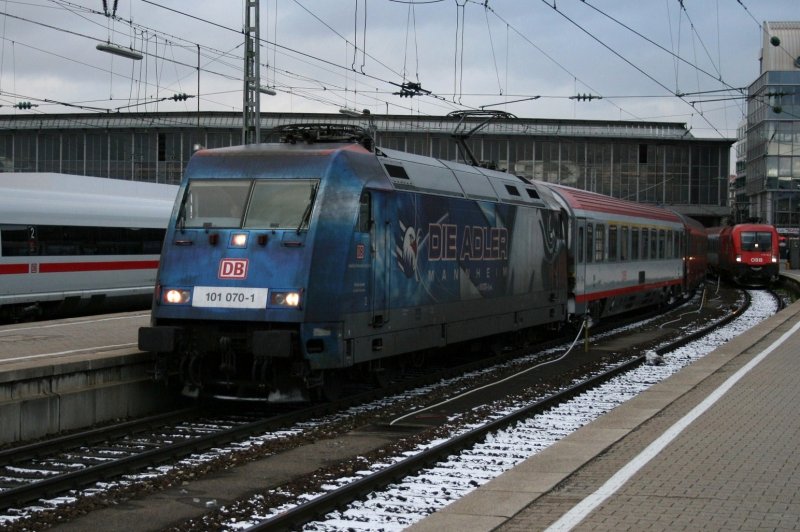 101 070 (Adler Mannheim) mit EC 114 am 22.11.2008 in Mnchen Hbf.