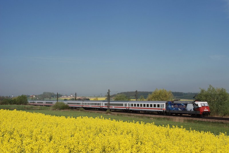 101 070 (Die Adler) mit IC 390 (schiebend) bei Mammendorf (25.04.2007)