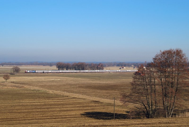 101 070 (Die Adler) mit IC 2293 bei �bersee (20.02.2008)